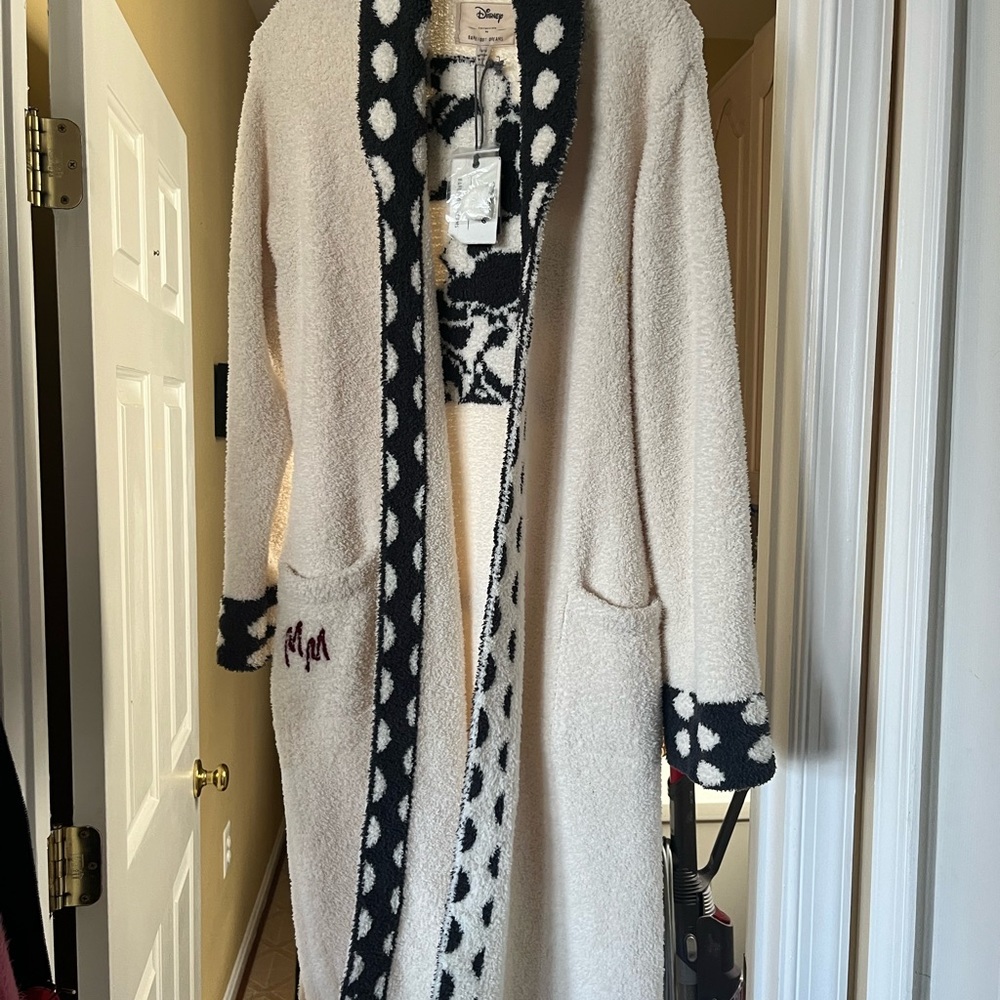 Barefoot Dreams NWT Disney Minnie Mouse Robe